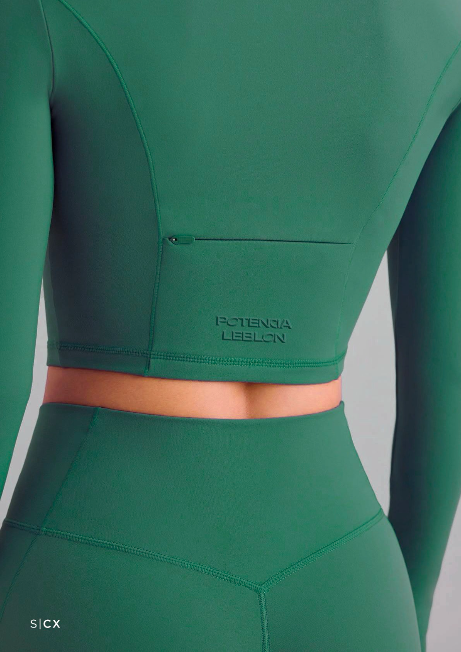 Green activewear back detail with embossed Potência Leblon mark