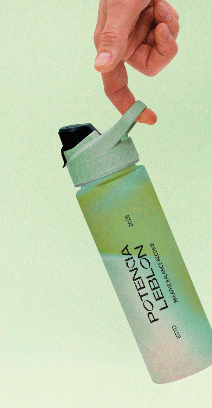 Gradient green water bottle with vertical Potência Leblon lockup